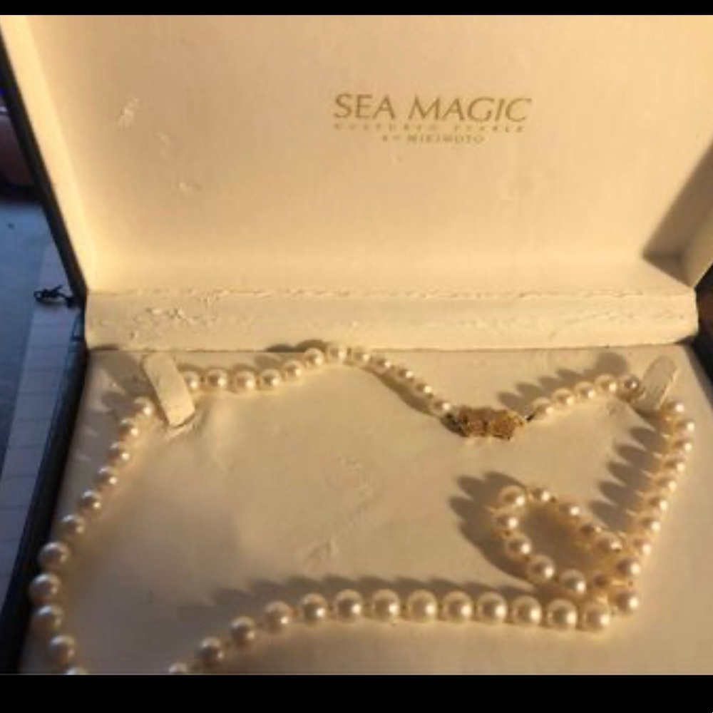 18” MikiMoto Sea Magic Pearl necklace.